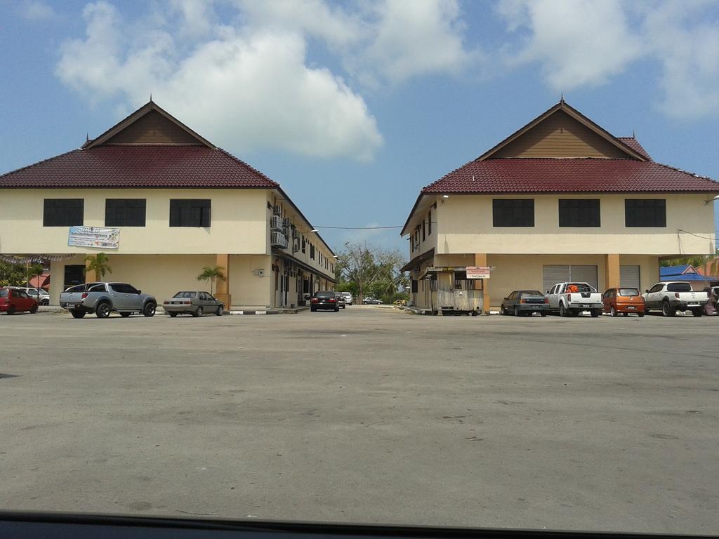 Iz Budget Kampung Kuala Besut Exterior photo